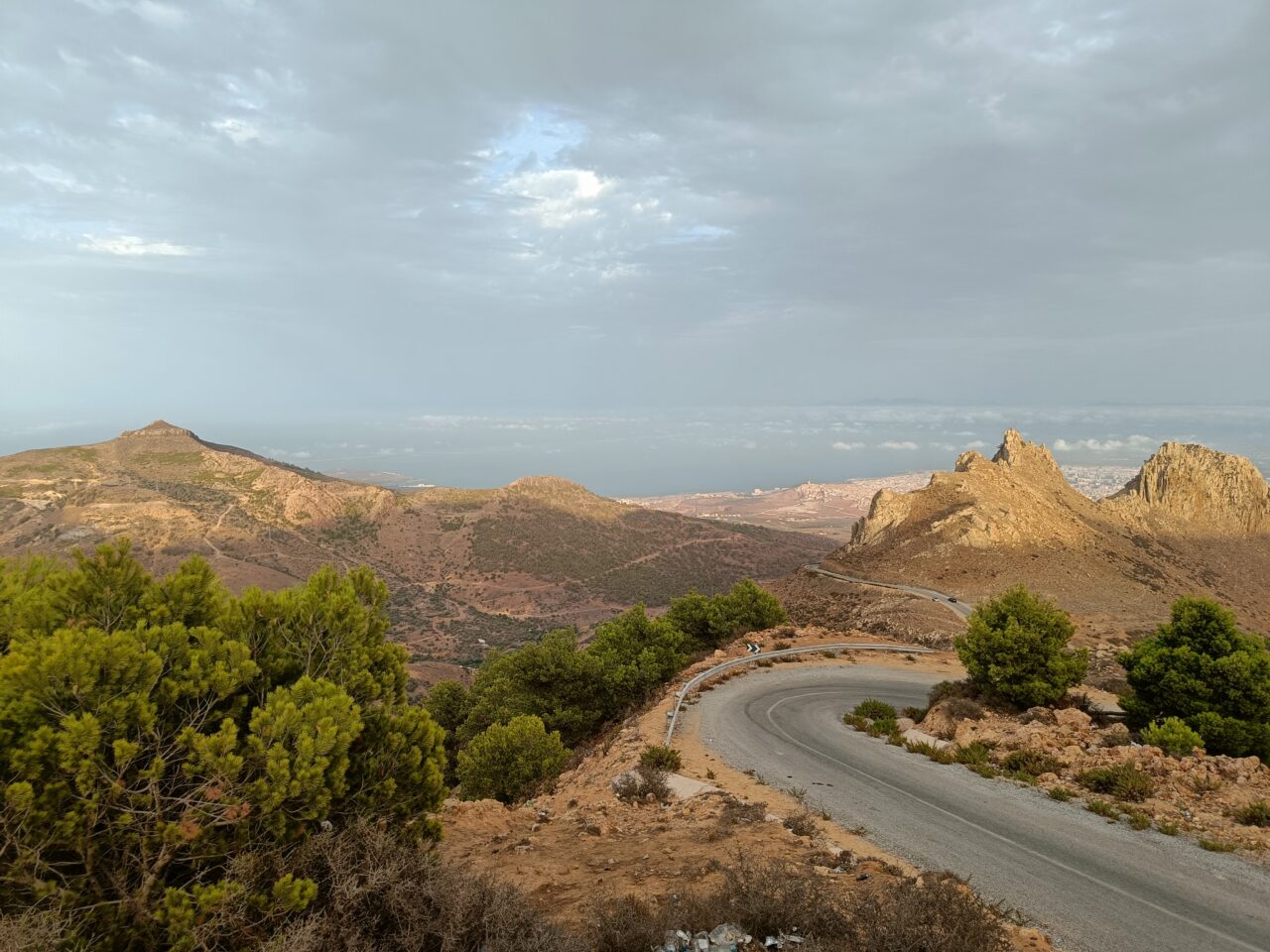 Motortour langs de kust bij Nador